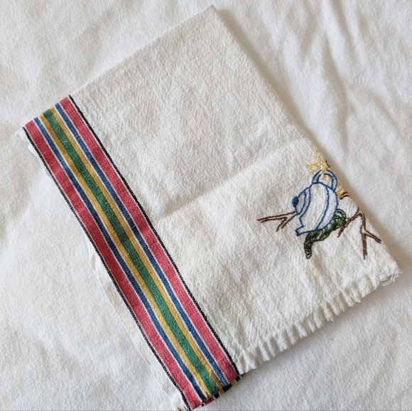 DISHTOWEL Vintage Farmhouse Embroidered Bird Teapot Cotton Red White Yellow - Picture 7 of 11